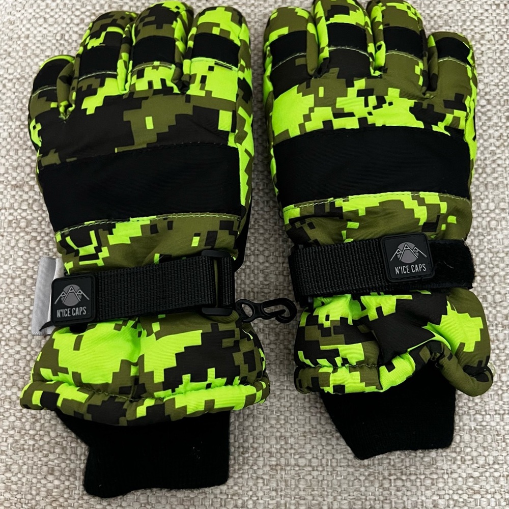 N’Ice Caps Neon Green Digital lCamouflage Gloves